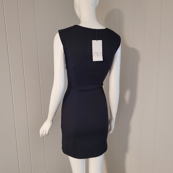 Zara black dress, structured bodycon with side zip - Picture 5 of 6